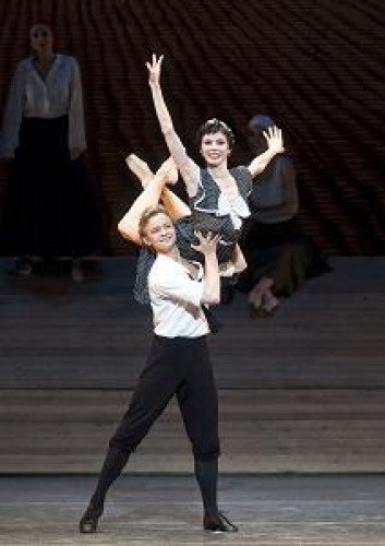 «Яркий ручей» Алексея Ратманского - еще одно светлое пятно; Королевский датский балет возится в Кохе